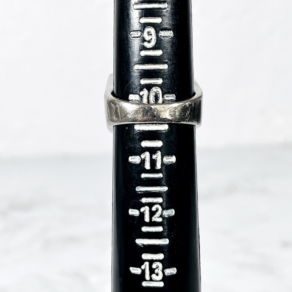 Silver Tone and Cream Ring - Picture 6 of 7